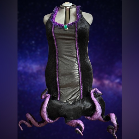 Disney Ursula Halloween costume; Villains by Leg Avenue
sz 1x/2x - Picture 1 of 4